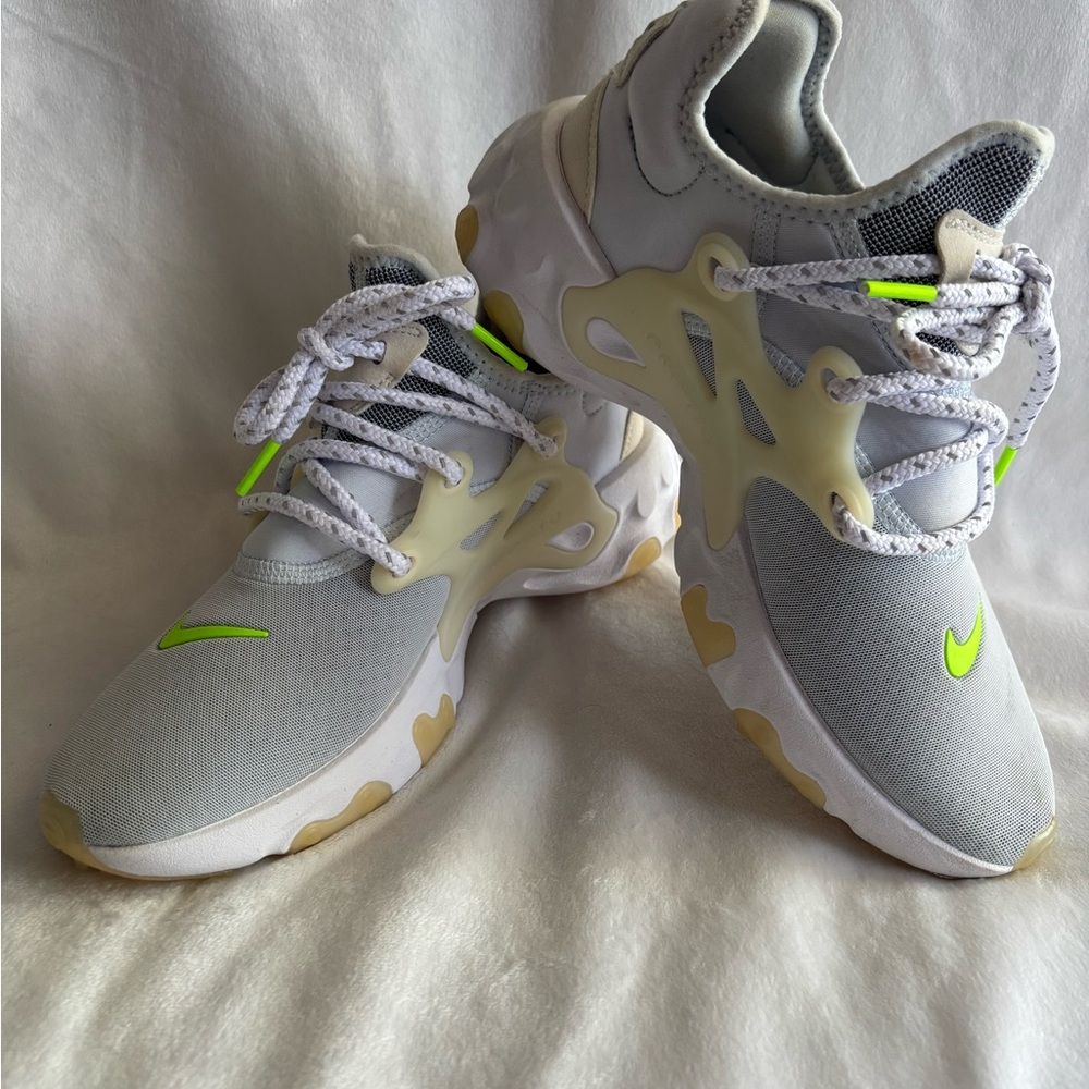 Women’s Size 7 Nike React Presto Half Blue/White/Lime Green CD9015-401
